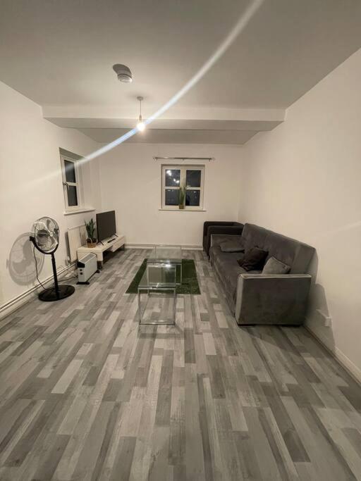 Lovely Spacious Entire 1 Bedroom Apartment - New Management London Exterior foto