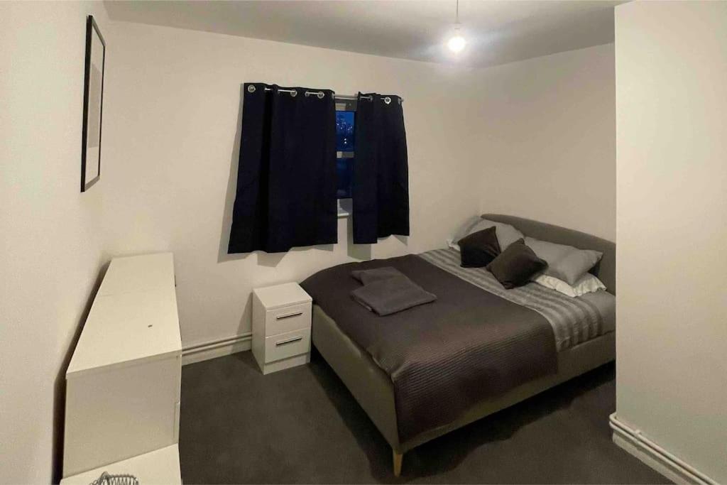 Lovely Spacious Entire 1 Bedroom Apartment - New Management London Exterior foto