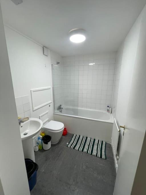 Lovely Spacious Entire 1 Bedroom Apartment - New Management London Exterior foto